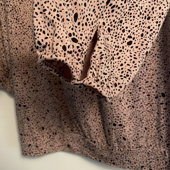 Ann Taylor Loft women’s small top. Banded waistband. Button back. - Picture 5 of 6